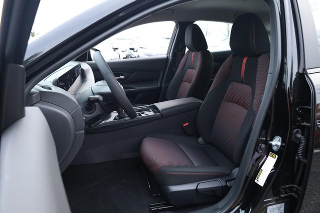 Nissan Sentra Vehicle Image 08