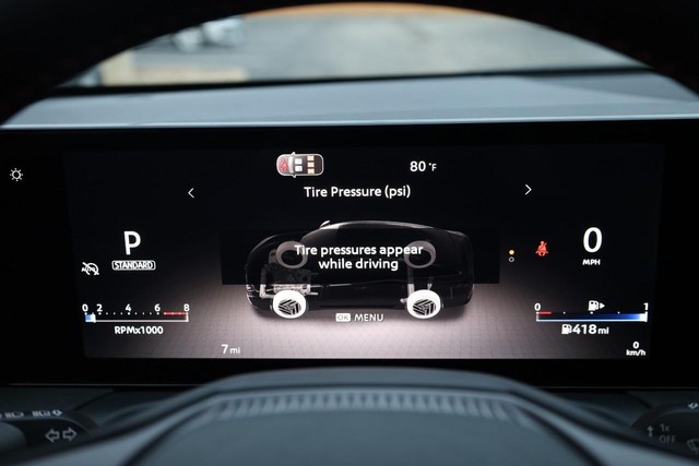 Nissan Sentra Vehicle Image 10