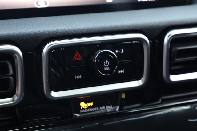 Nissan Sentra Vehicle Image 13