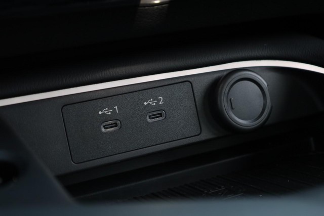 Nissan Sentra Vehicle Image 15