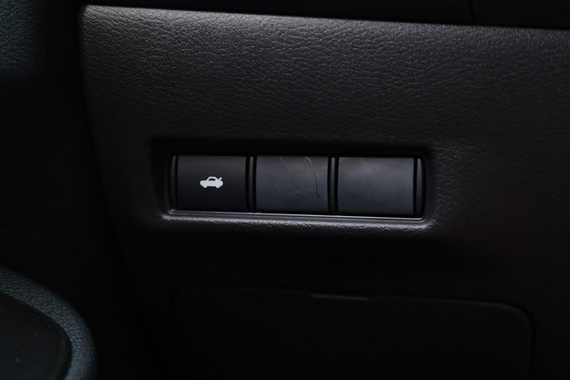 Nissan Sentra Vehicle Image 19