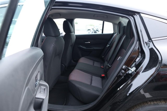 Nissan Sentra Vehicle Image 21