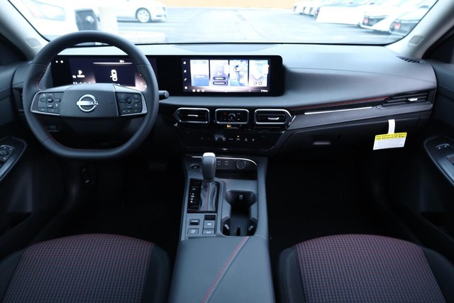 Nissan Sentra Vehicle Image 23