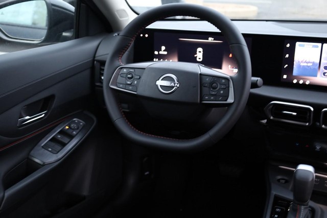 Nissan Sentra Vehicle Image 24