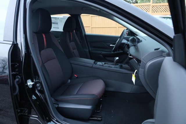 Nissan Sentra Vehicle Image 25