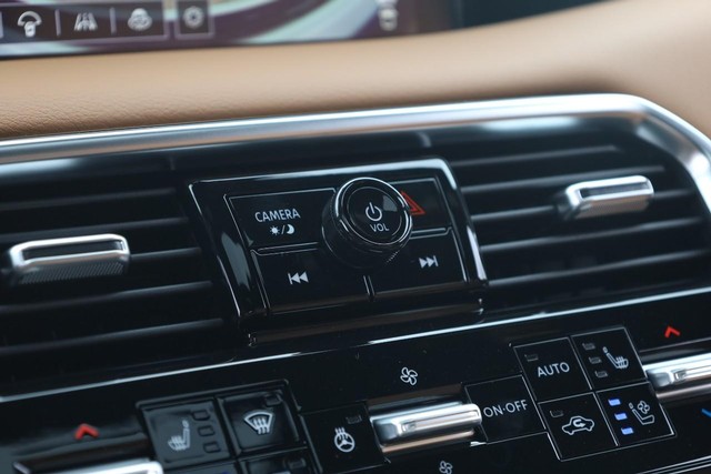 Nissan Armada Vehicle Image 15