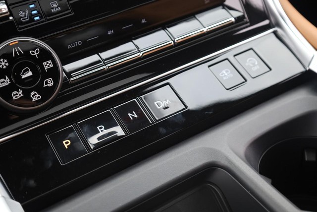 Nissan Armada Vehicle Image 17