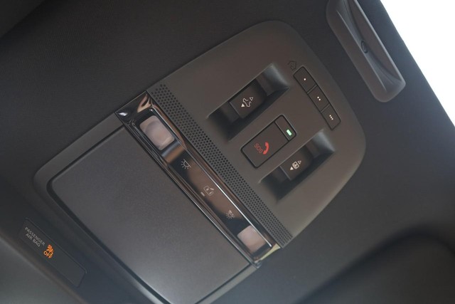 Nissan Armada Vehicle Image 18