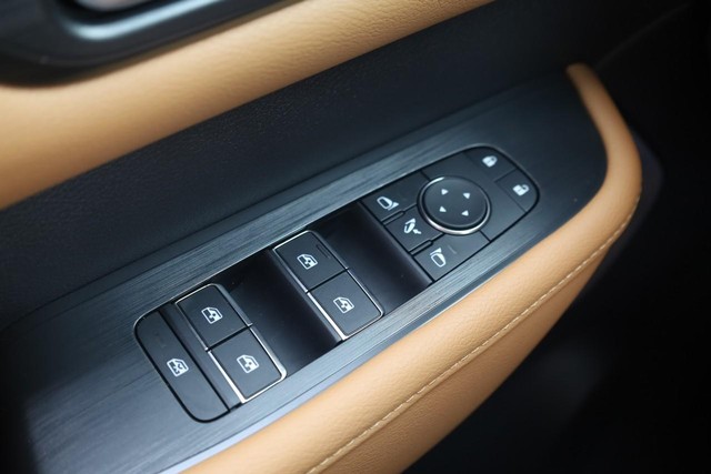 Nissan Armada Vehicle Image 19