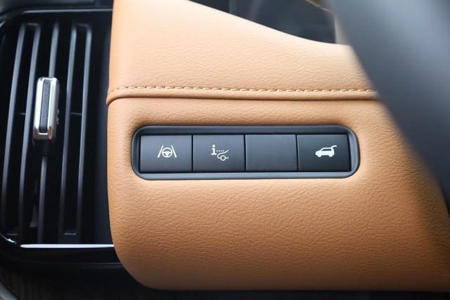 Nissan Armada Vehicle Image 21