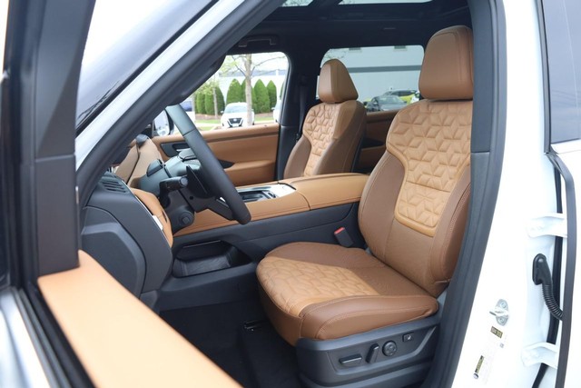 Nissan Armada Vehicle Image 24