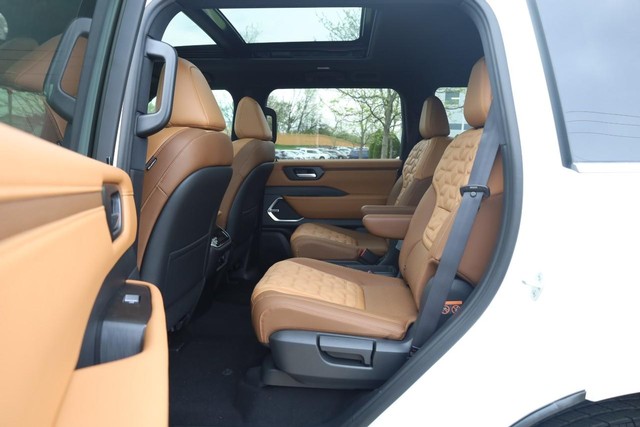 Nissan Armada Vehicle Image 26