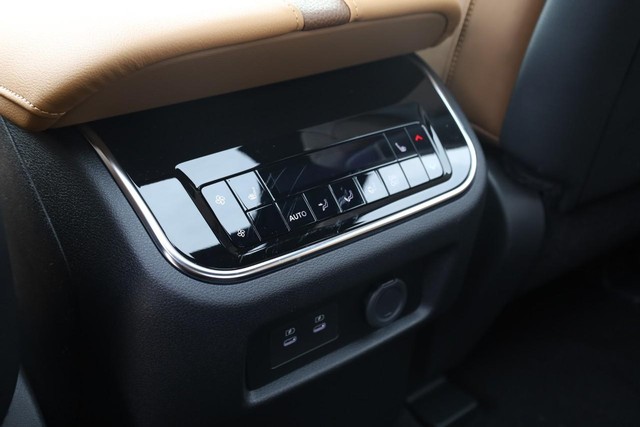 Nissan Armada Vehicle Image 27