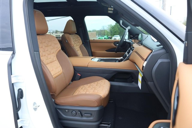 Nissan Armada Vehicle Image 31