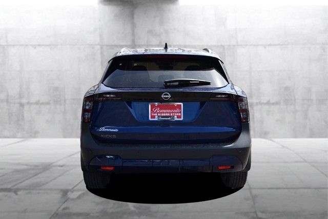 Nissan Kicks Vehicle Full-screen Gallery Image 6