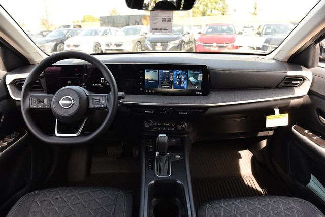 Nissan Kicks Vehicle Full-screen Gallery Image 8