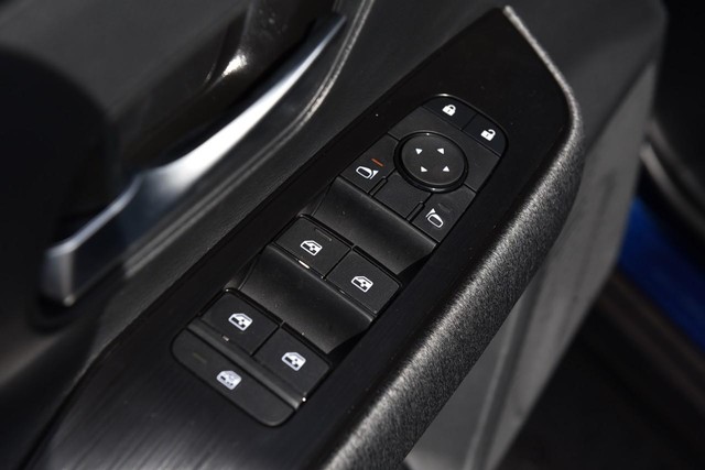 Nissan Kicks Vehicle Full-screen Gallery Image 9