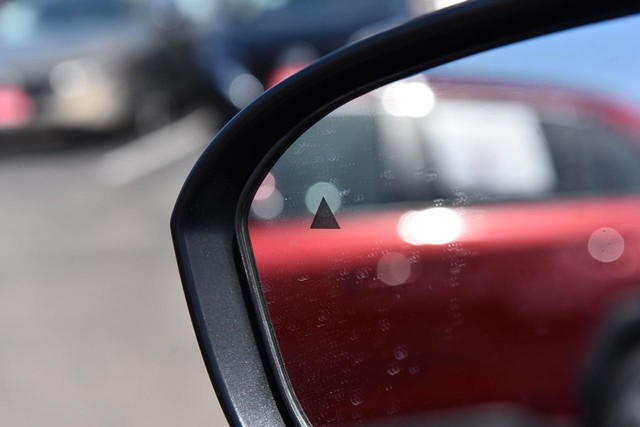 Nissan Kicks Vehicle Full-screen Gallery Image 10