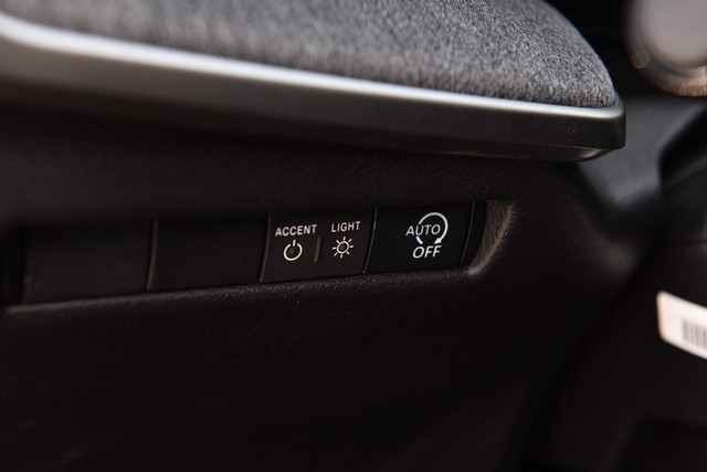 Nissan Kicks Vehicle Full-screen Gallery Image 11