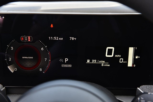 Nissan Kicks Vehicle Full-screen Gallery Image 12