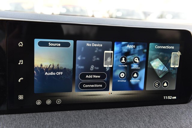 Nissan Kicks Vehicle Full-screen Gallery Image 14