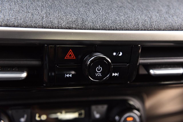 Nissan Kicks Vehicle Full-screen Gallery Image 15