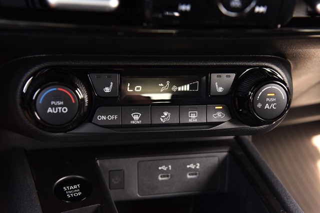 Nissan Kicks Vehicle Full-screen Gallery Image 16