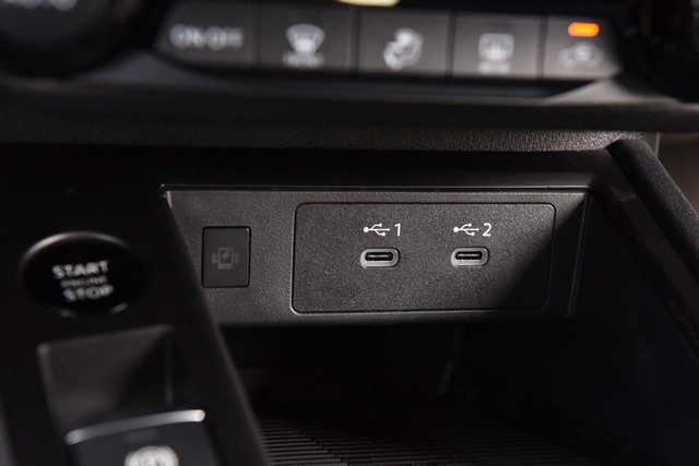 Nissan Kicks Vehicle Full-screen Gallery Image 17