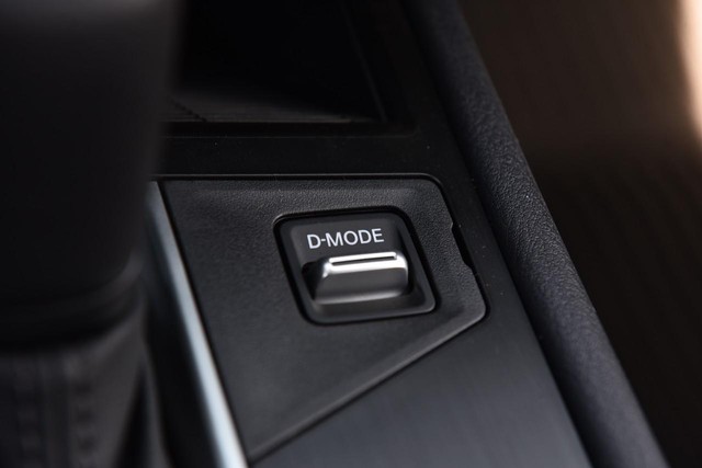 Nissan Kicks Vehicle Full-screen Gallery Image 19