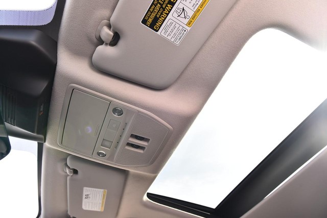 Nissan Kicks Vehicle Full-screen Gallery Image 23