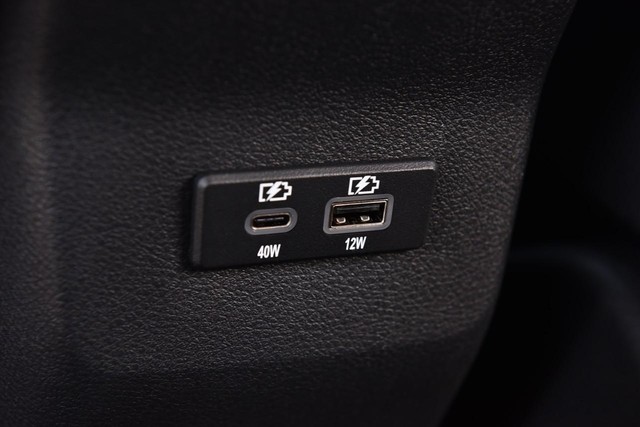 Nissan Kicks Vehicle Full-screen Gallery Image 25