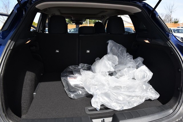 Nissan Kicks Vehicle Full-screen Gallery Image 26