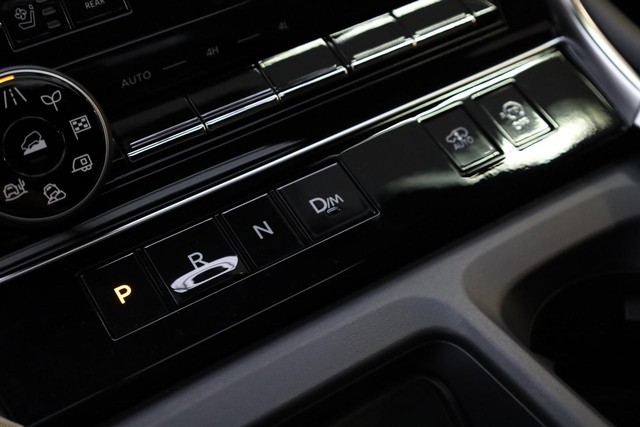 Nissan Armada Vehicle Image 20