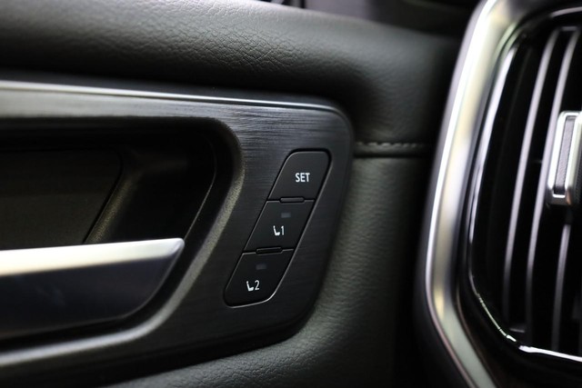 Nissan Armada Vehicle Image 23