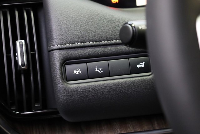 Nissan Armada Vehicle Image 24