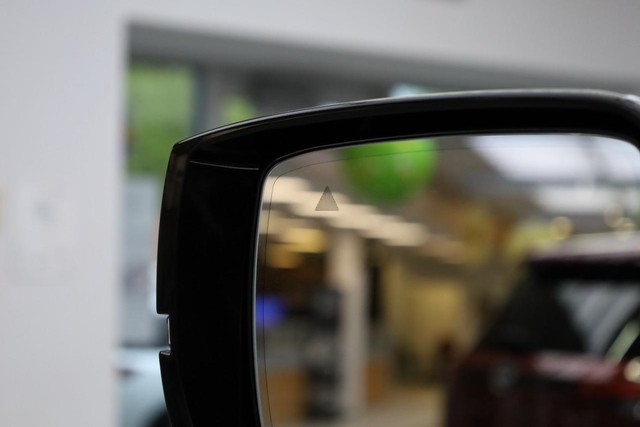 Nissan Armada Vehicle Image 25