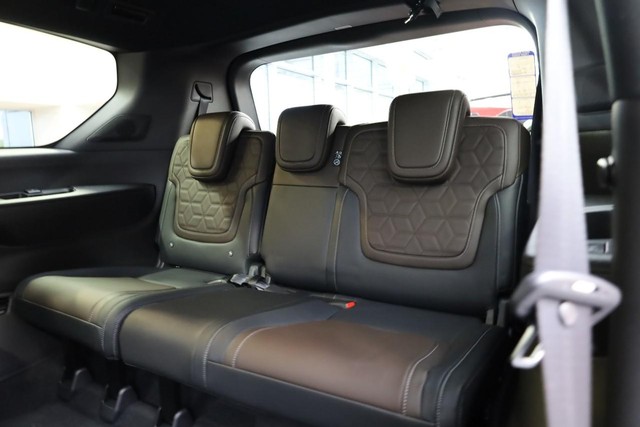 Nissan Armada Vehicle Image 30