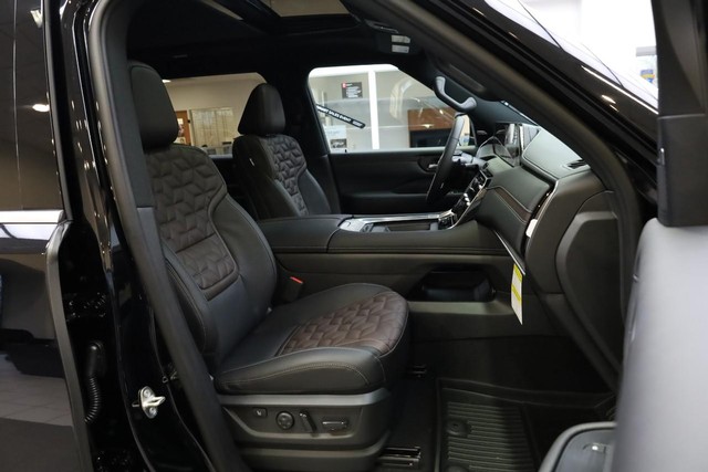 Nissan Armada Vehicle Image 31