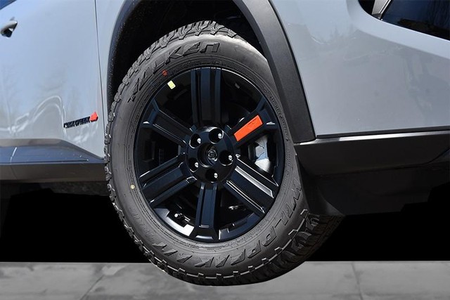 Nissan Rogue Vehicle Image 03