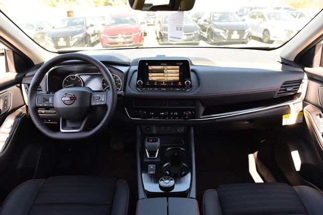 Nissan Rogue Vehicle Image 08