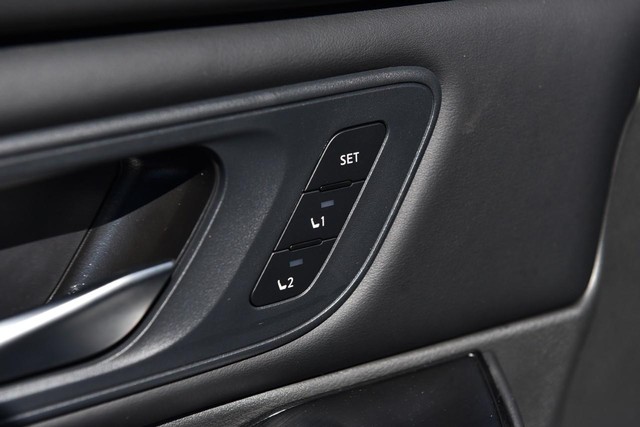 Nissan Rogue Vehicle Image 10