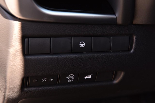 Nissan Rogue Vehicle Image 12