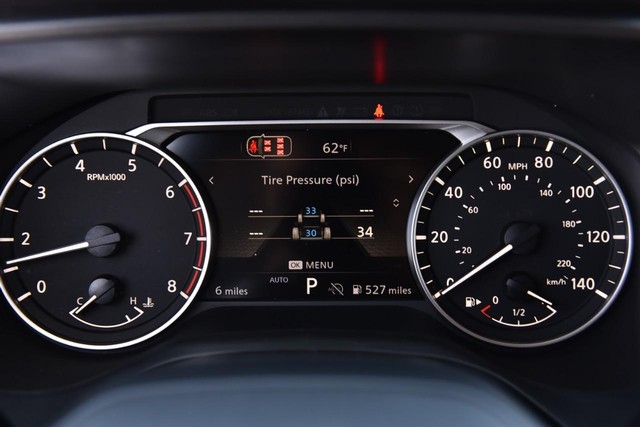 Nissan Rogue Vehicle Image 13