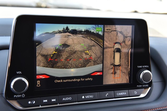 Nissan Rogue Vehicle Image 14