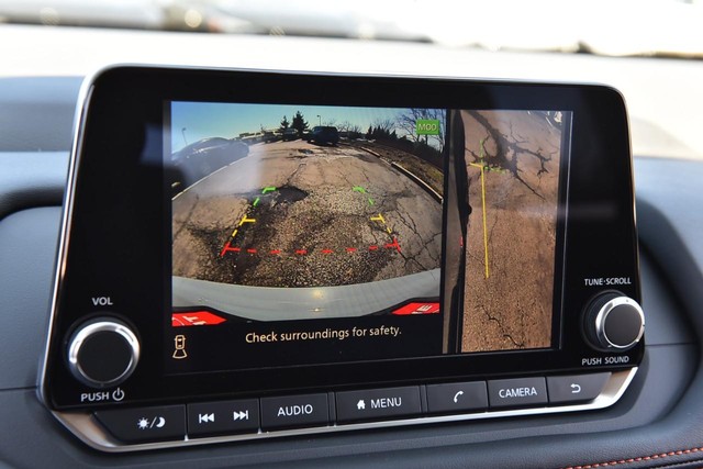 Nissan Rogue Vehicle Image 15