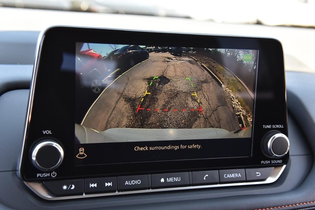 Nissan Rogue Vehicle Image 16