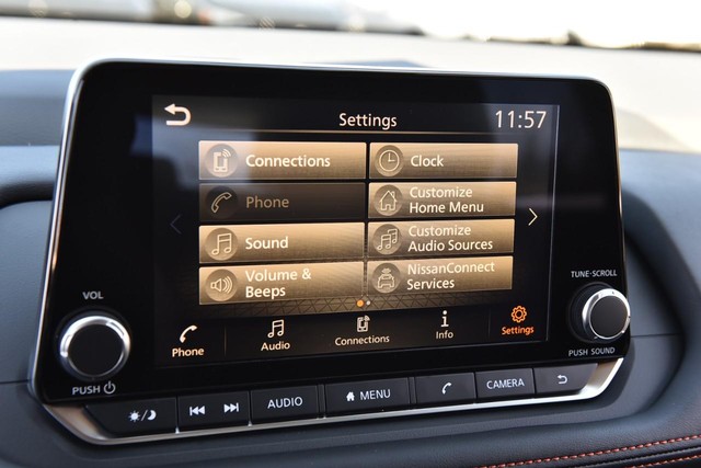 Nissan Rogue Vehicle Image 18