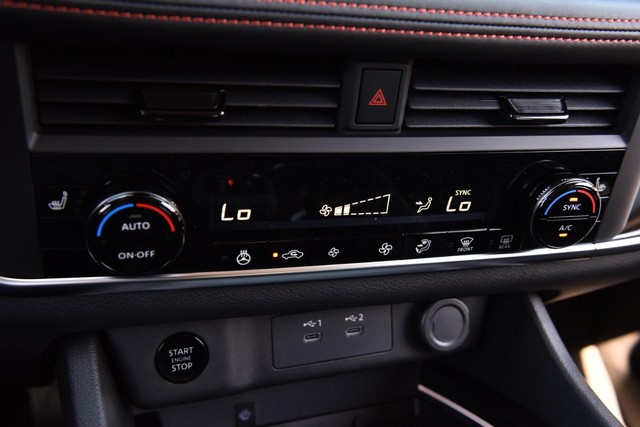 Nissan Rogue Vehicle Image 19