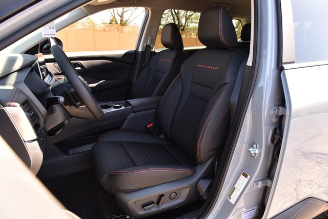 Nissan Rogue Vehicle Image 23