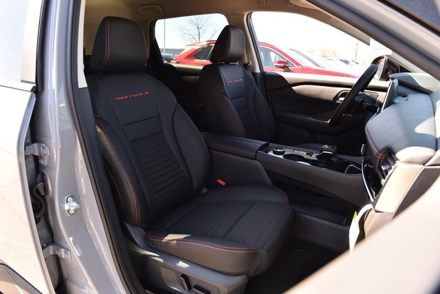 Nissan Rogue Vehicle Image 24